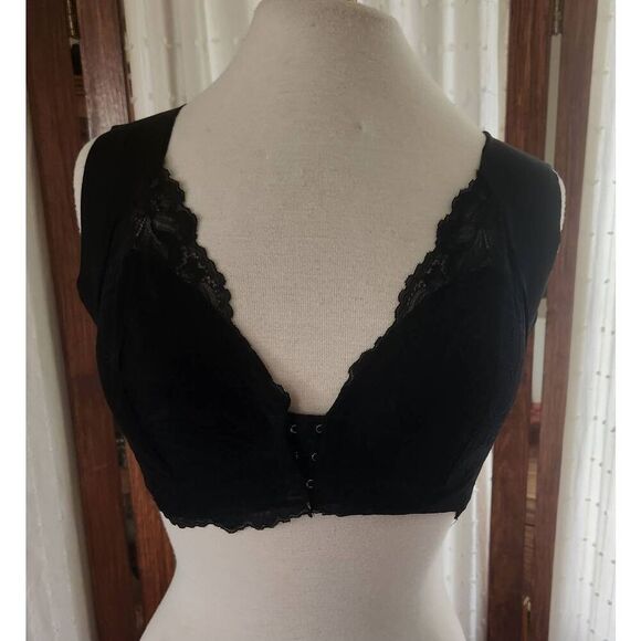 Black lace front hook bralette - Picture 3 of 9